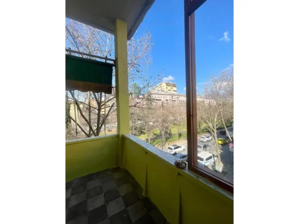 Tirane, jepet me qera ambjent biznesi Kati 3, 70 m² 800 € 