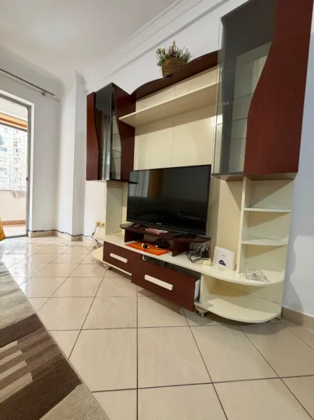 Tirane, jepet me qera apartament 2+1 Kati 1, 110 m² 500 € (Astir)