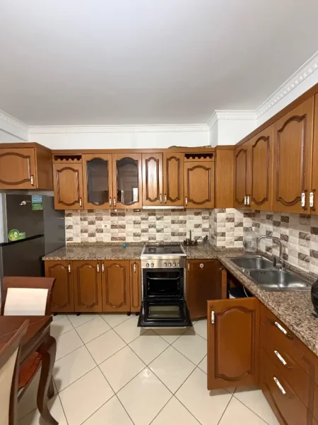 Tirane, jepet me qera apartament 2+1 Kati 1, 110 m² 500 € (Astir)