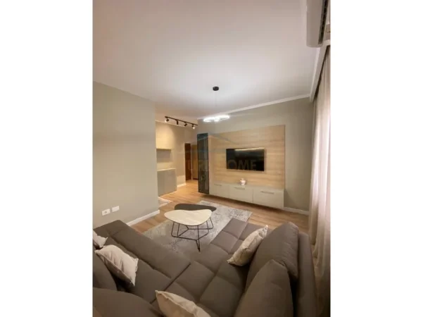 Tirane, jepet me qera apartament 1+1 Kati 5, 98 m² 1.000 € (Rruga e Barrikadave)