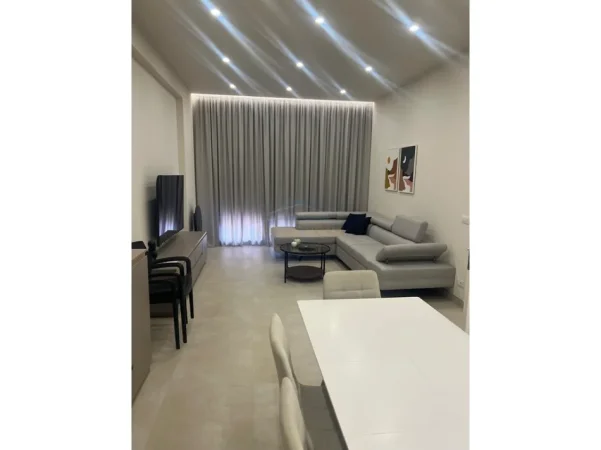 Tirane, jepet me qera apartament 2+1 Kati 1, 118 m² 800 € (Ish Dogana)