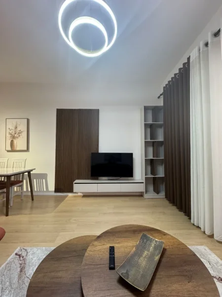 Tirane, jepet me qera apartament 1+1+Aneks+Ballkon Kati 5, 81 m² 800 € 