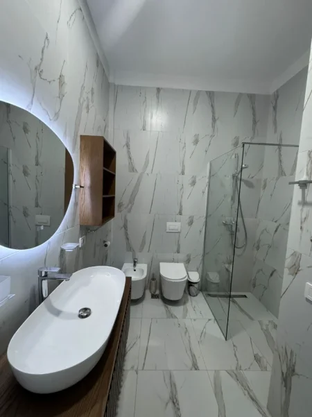 Tirane, jepet me qera apartament 1+1+Aneks+Ballkon Kati 5, 81 m² 800 € 