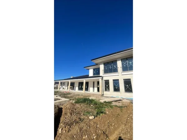 Tirane, shes Vile 3 Katshe , 1.305 m² 