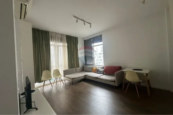 Tirane, jepet me qera apartament 1+1 , 50 m² 600 € (Komune e Parisit)