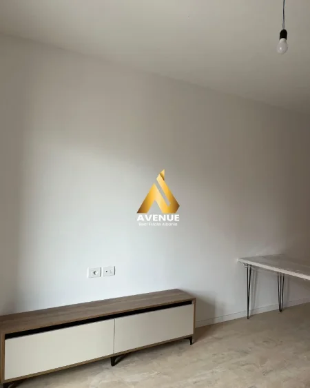 Tirane, jepet me qera apartament 1+1 Kati 3, 350 € (Rruga Osbe Kamez)