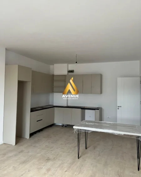Tirane, jepet me qera apartament 1+1 Kati 3, 350 € (Rruga Osbe Kamez)