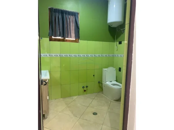 Tirane, jepet me qera shtepi 1 Katshe Kati 1, 88 m² 450 € (Pajtoni Center)
