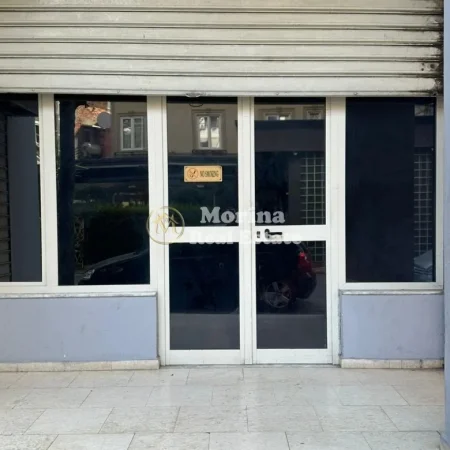 Tirane, jepet me qera ambjent biznesi Kati 1, 33 m² 300 € (Rruga e Dibres)