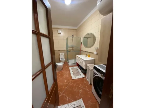 Tirane, jepet me qera apartament 1+1 Kati 5, 98 m² 1.000 € (Galeria, Rruga e Barrikadave)