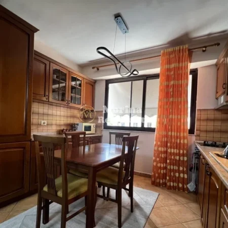 Tirane, jepet me qera apartament 2+1 Kati 3, 80 m² 650 € (Myslym Shyri)