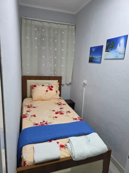 JEPET ME QIRA APARTAMENT 1+1 TEK  RRUGA FORTUZI NE QENDER TE TIRANES