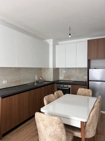 Tirane, jepet me qera 2+1 , 