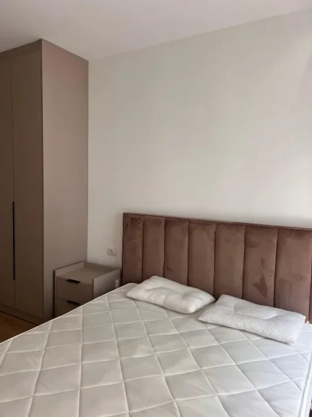 Tirane, jepet me qera 2+1 , 