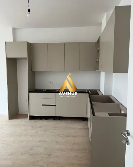 Tirane, jepet me qera apartament 2+1 Kati 4, 100 m² 500 € (Rruga Osbe Kamez)
