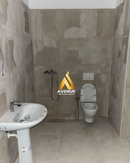 Tirane, jepet me qera apartament 2+1 Kati 4, 100 m² 500 € (Rruga Osbe Kamez)