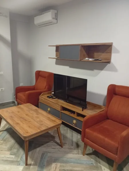 🏠 Jepet me Qira Super Apartament  1+1,pas Concordit ne 5 Maji , 550 euro