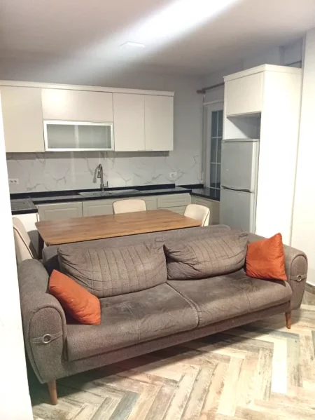 🏠 Jepet me Qira Super Apartament  1+1,pas Concordit ne 5 Maji , 550 euro