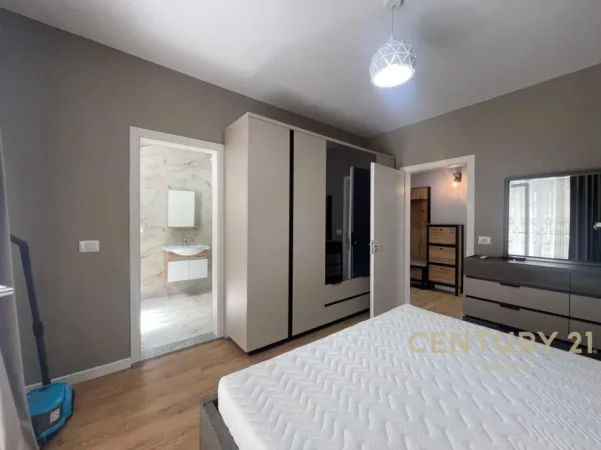 Tirane, jepet me qera apartament 2+1 Kati 3, 123 m² 800 € (Kopshti Botanik)