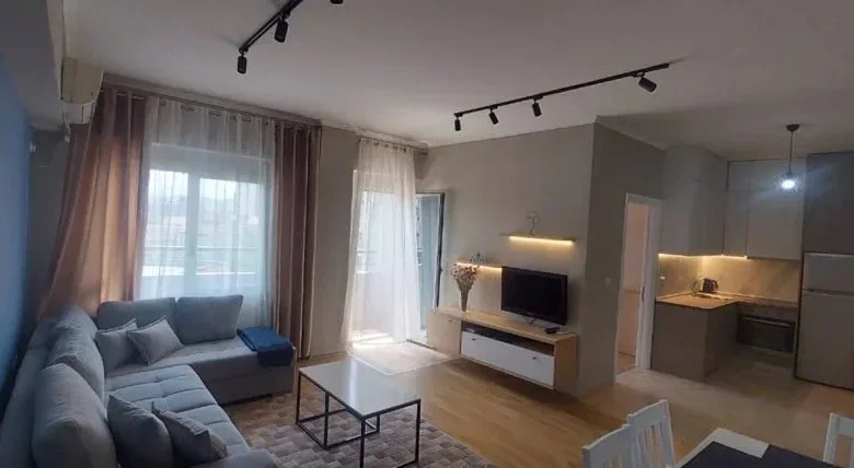 Tirane, jepet me qera apartament 1+1 Kati 4, 70 m² 600 € (Rruga e Dibres)