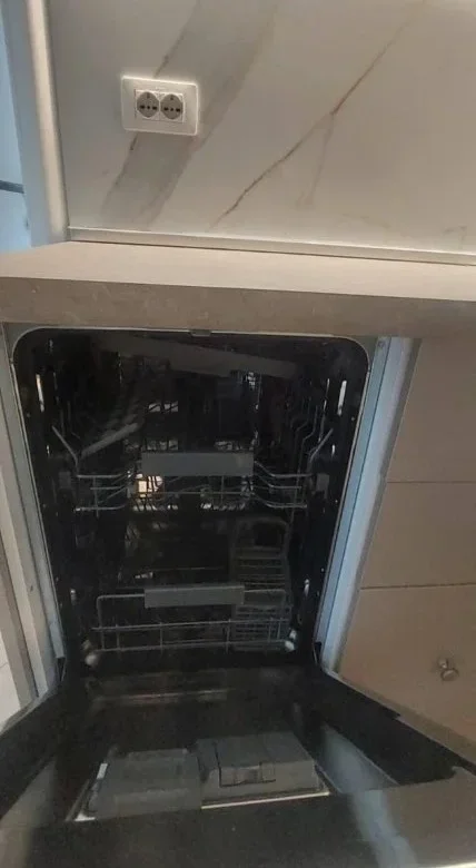 Tirane, jepet me qera apartament 1+1 Kati 4, 70 m² 600 € (Rruga e Dibres)