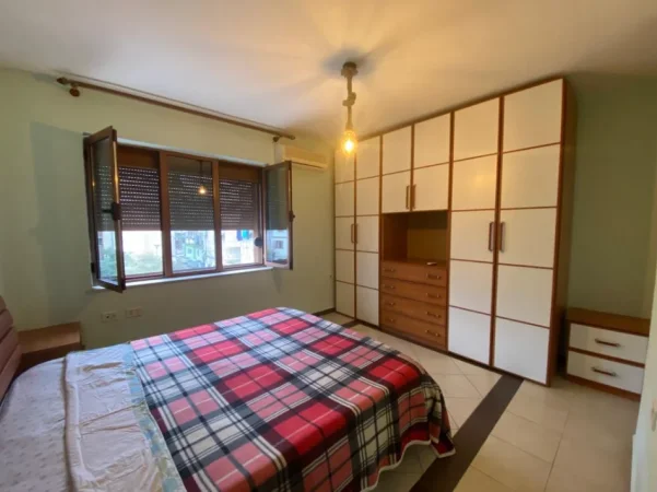 Tirane, jepet me qera apartament 1+1 Kati 3, 56 m² 500 € (Rruga e Kavajes)