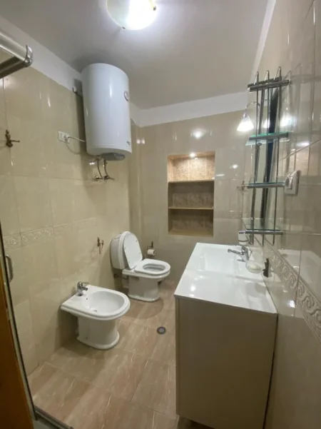 Tirane, jepet me qera apartament 1+1 Kati 3, 56 m² 500 € (Rruga e Kavajes)
