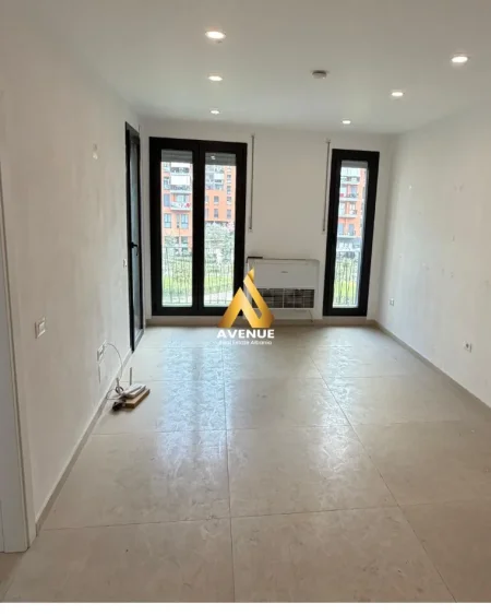 Tirane, jepet me qera ambjent biznesi Kati 3, 68 m² 500 € (KOMPLEKSI ZIRKON, TIRANË)