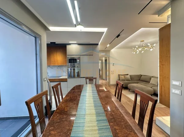 Qera, Apartament 2+1+2, Pallati me Shigjeta, Tiranë