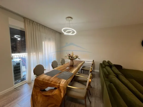 Shitet, Apartament 2+1+2 me Depo + Post Parkimi, Rruga Jordan Misja, Tirane.