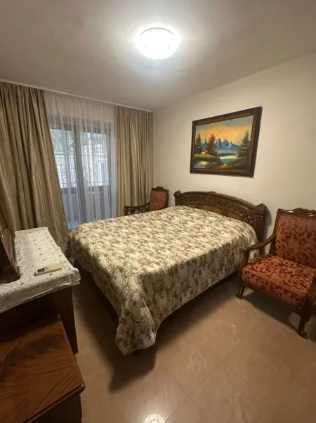 Tirane, jepet me qera apartament 1+1 Kati 1, 70 m² 500 € (Vasil Shanto)