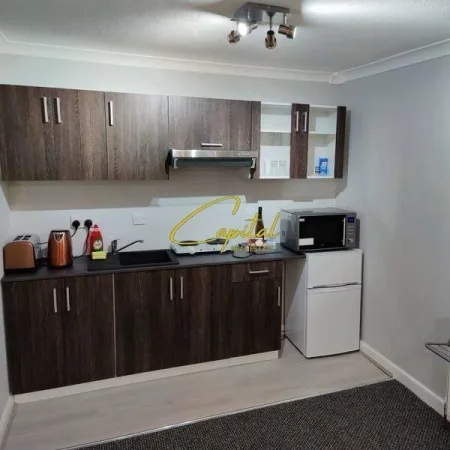 Tirane, jepet me qera apartament 1+1 Kati 2, 60 m² 450 € (ISH PARKU)