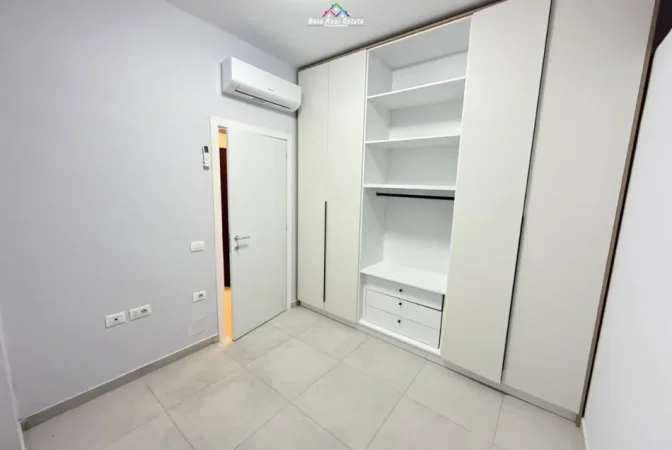 Tirane, jepet me qera apartament 2+1+Ballkon Kati 5, 85 m² 630 € (Black Stone)