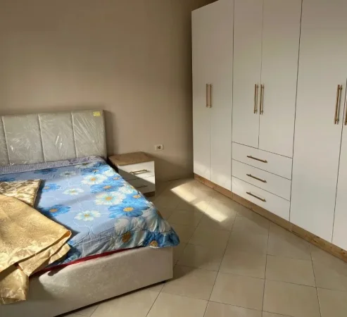Tirane, jepet me qera apartament 1+1 Kati 3, 55 m² 350 € (Rruga 5 Maji)