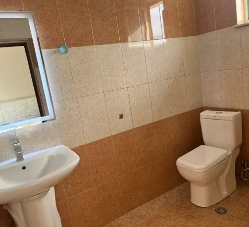 Tirane, jepet me qera apartament 1+1 Kati 3, 55 m² 350 € (Rruga 5 Maji)