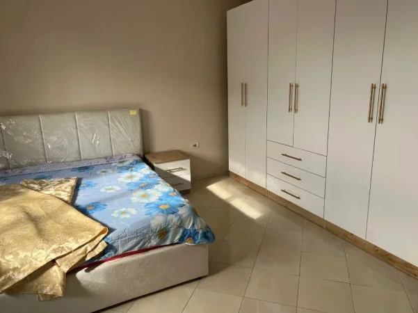 Tirane, jepet me qera apartament 1+1 Kati 3, 55 m² 350 € (Rruga 5 Maji)