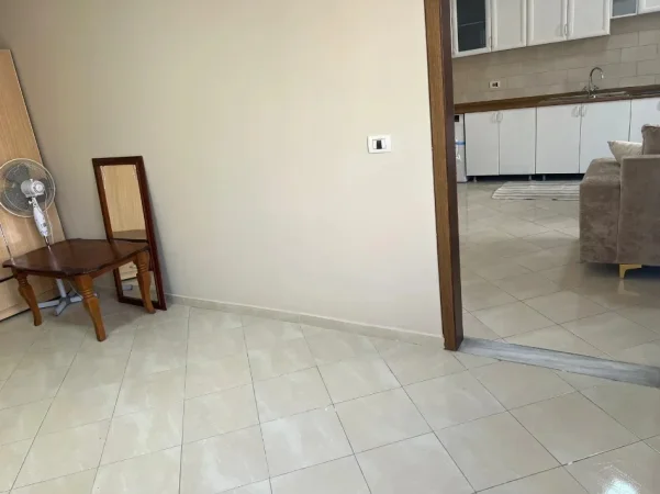 Tirane, jepet me qera apartament 1+1 Kati 3, 55 m² 350 € (Rruga 5 Maji)