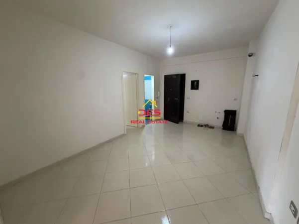 Vlore, shitet apartament 2+1+Ballkon Kati 4, 86 m² 1.600.000 € (Bulevardi Vlorë- Skelë)
