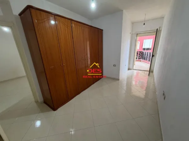 Vlore, shitet apartament 2+1+Ballkon Kati 4, 86 m² 1.600.000 € (Bulevardi Vlorë- Skelë)