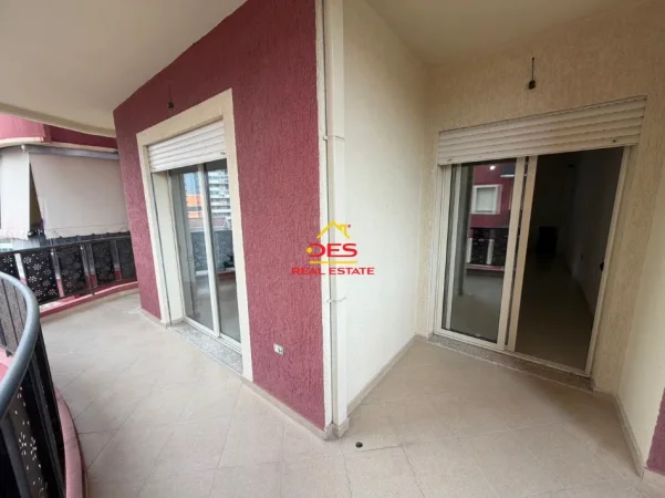 Vlore, shitet apartament 2+1+Ballkon Kati 4, 86 m² 1.600.000 € (Bulevardi Vlorë- Skelë)