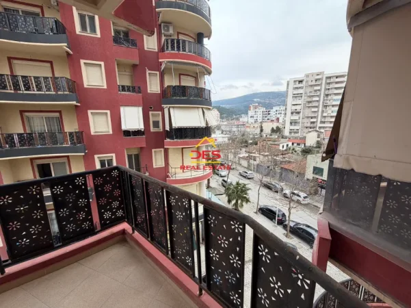 Vlore, shitet apartament 2+1+Ballkon Kati 4, 86 m² 1.600.000 € (Bulevardi Vlorë- Skelë)