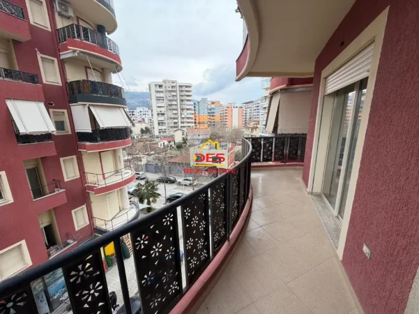 Vlore, shitet apartament 2+1+Ballkon Kati 4, 86 m² 1.600.000 € (Bulevardi Vlorë- Skelë)
