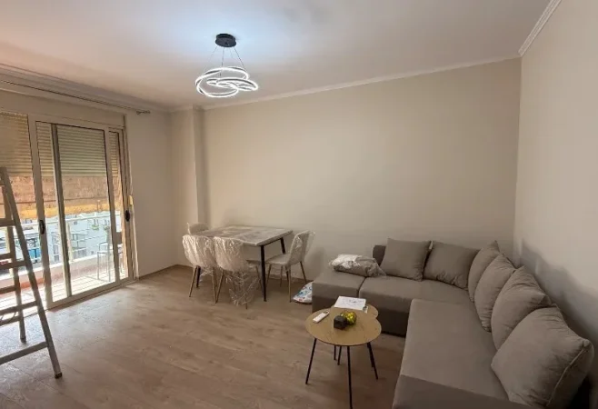 Tirane, jepet me qera apartament 1+1 Kati 3, 65 m² 500 € (Astir)