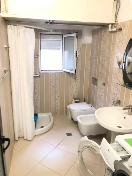Tirane, jepet me qera apartament 1+1 Kati 4, 550 € 