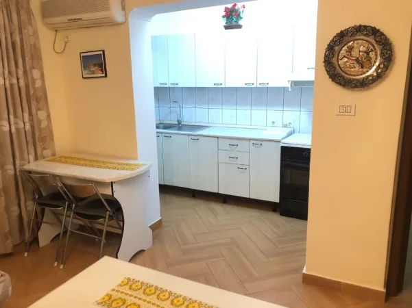 Tirane, jepet me qera apartament 1+1 Kati 4, 550 € 