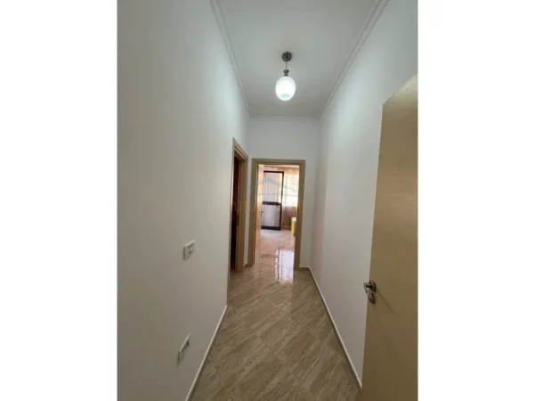 Tirane, jepet me qera apartament 2+1 Kati 5, 95 m² 600 € (Unaza e Re)