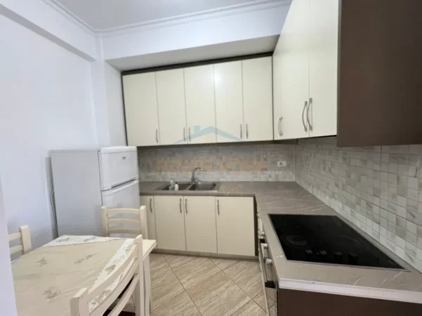 Tirane, jepet me qera apartament 2+1 Kati 5, 95 m² 600 € (Unaza e Re)