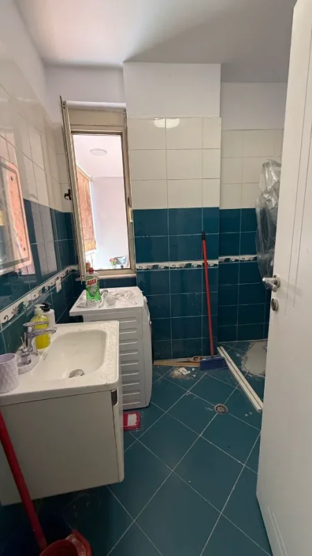 Tirane, jepet me qera apartament 1+1+Ballkon Kati 3, 67 m² 500 € (Astir/Vila L)