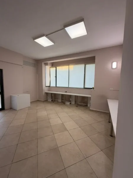 Tirane, jepet me qera ambjent biznesi Kati 2, 113 m² 