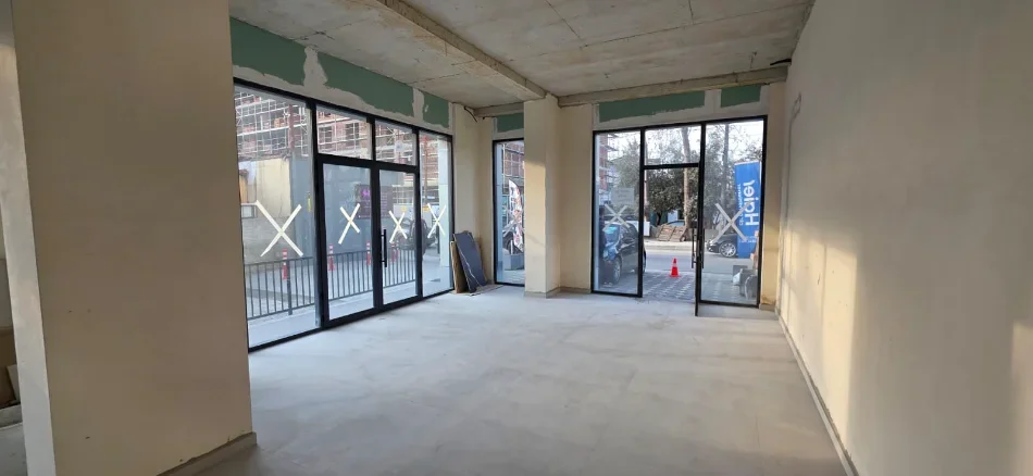 Tirane, shitet ambjent biznesi Kati 0, 75 m² 339.750 € (Paskuqan)